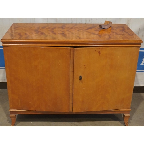 419 - Walnut Veneer 2 door cupboard A/F 43