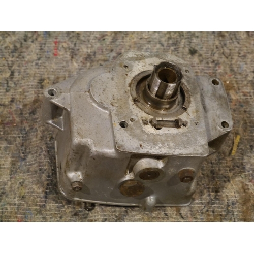 206 - Velocette gearbox shell & parts