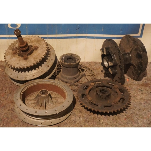 274 - 5 Assorted wheel hubs