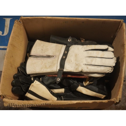 301 - Quantity of NOS 1950/60's motorcycling gauntlets