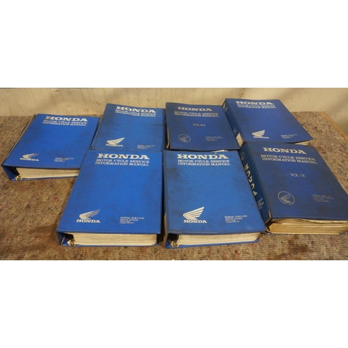 345 - 7 Honda service manuals dealer folder