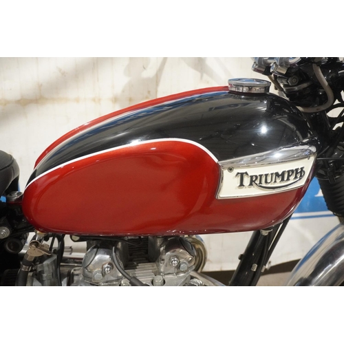 625 - Triumph T100C motorcycle. 1971. Matching numbers with a 500cc engine. This bike has had a lot of wor... 