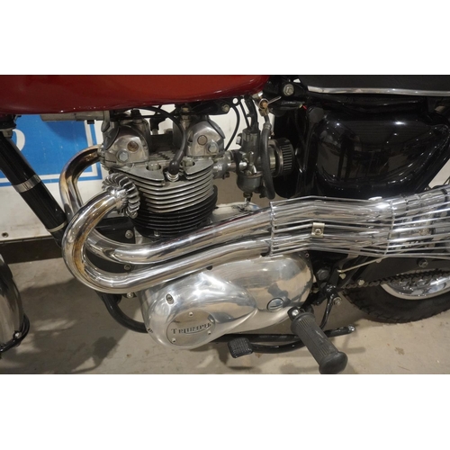 625 - Triumph T100C motorcycle. 1971. Matching numbers with a 500cc engine. This bike has had a lot of wor... 