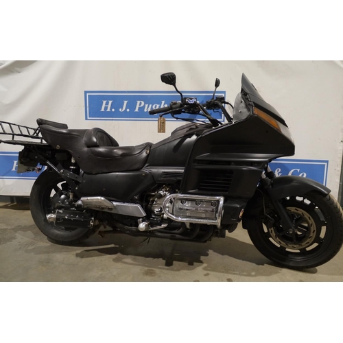 635 - Honda Goldwing GL1500 motorcycle. 1500cc. MOT until March 2022. Fitted with YSS rear shock absorbers... 