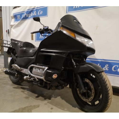 635 - Honda Goldwing GL1500 motorcycle. 1500cc. MOT until March 2022. Fitted with YSS rear shock absorbers... 
