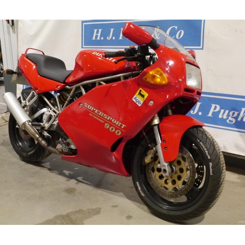 647 - Ducati 900ss motorcycle. 1993. 27,492 miles showing on clock. MOT til March 2022. c/w recent service... 