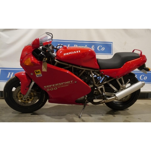 647 - Ducati 900ss motorcycle. 1993. 27,492 miles showing on clock. MOT til March 2022. c/w recent service... 