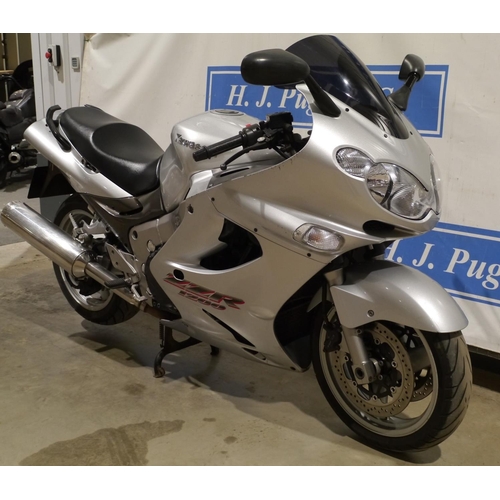 650 - Kawasaki ZZR1200 motorcycle. 2002. Same owner from new. 1164cc. 35,780miles. MOT until March 2022 c/... 