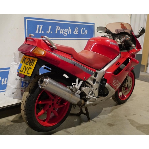 654 - Honda VFR 750 motorcycle. 1993. Frame no. RC362301249 c/w manuals and history. Reg. K281 JYC. V5, ke... 