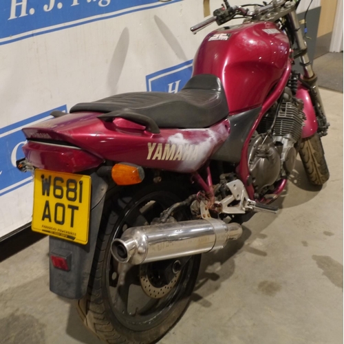 664 - Yamaha XJ600S Diversion motorcycle, good engine, declared CAT C in 2013. No key. Reg. W681 AOT. No d... 
