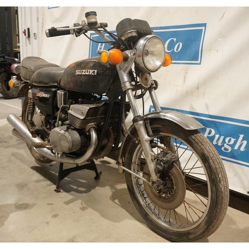 686 - Suzuki GT380 motorcycle. 1977. Barn find ready for restoration. UK bike, engine turns over. Barn fin... 