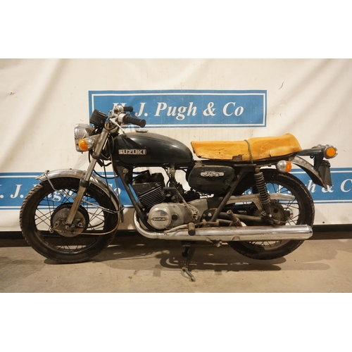 688 - Suzuki T250 Hustler motorcycle. 1973. Genuine barn find, engine turns over. Reg. MBL 47L. V5, key