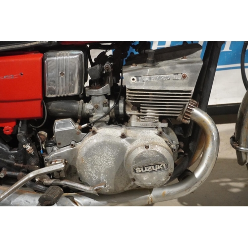693 - Suzuki GT550 motorcycle. 1976. 544cc. Runs. Frame no. 65836. Transferable reg. Reg. PRE 82R. V5, key... 
