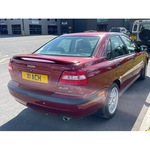 764 - Volvo S40 SE Auto 4 door saloon. 2000. Electric windows, parking censors, heating etc. This is a hig... 