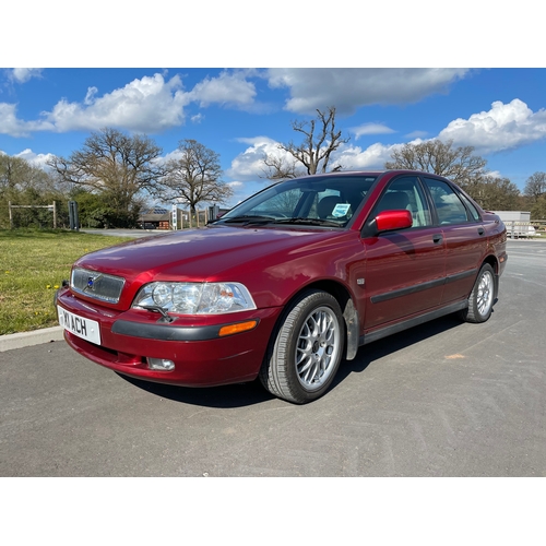 764 - Volvo S40 SE Auto 4 door saloon. 2000. Electric windows, parking censors, heating etc. This is a hig... 