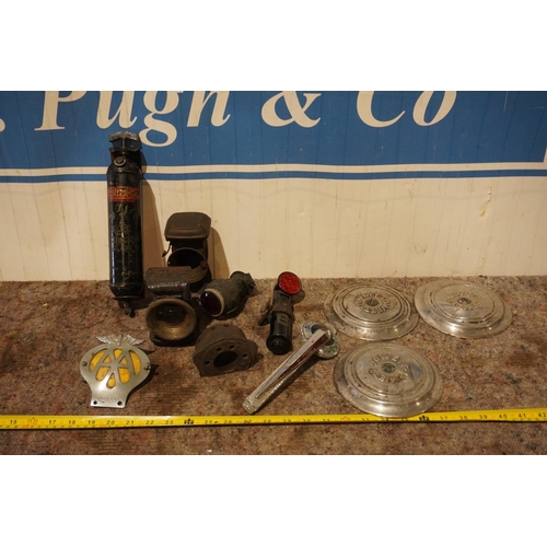 189 - Jowett hubs and badge, Bluemels Dualite, Masterpiece fire extinguisher and lights