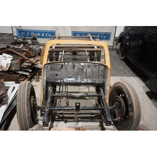 406 - Jowett Bradford utility deluxe project 1952. Rebuilt chassis and gearbox c/w a large quantity of spa... 