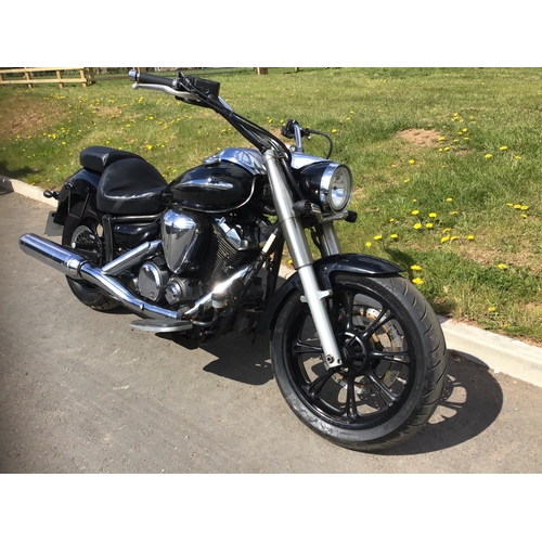 660 - Yamaha XVS 950 Midnight Star motorcycle. 2010. Runs. This bike was declared CAT N with only light da... 