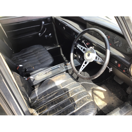 750 - Rover P6 3.5 4 door. 1972. V8 Engine, Cherry bomb exhausts, sports steering wheel. Includes 2 extra ... 