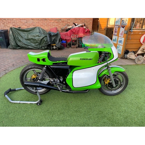 675B - Kawasaki Z550 Cafe racer/track bike. this has been painted in Eddie Lawson colours. Runs and rides. ... 