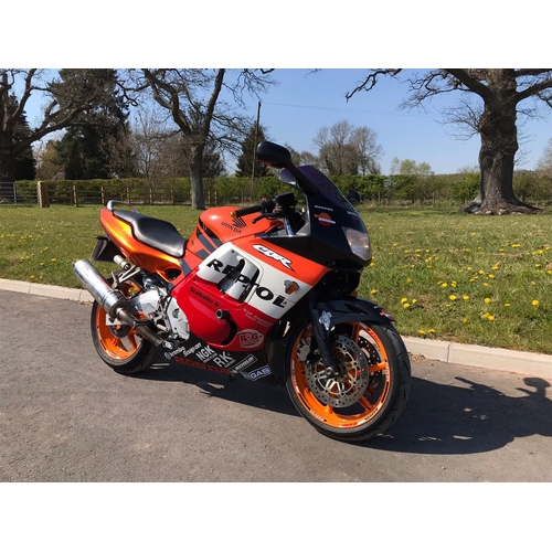 771 - Honda CBR 600F motorcycle. 1988. 599cc. MOT til 02.08.21. Runs and rides. Reg. S293 SNT. V5, keys