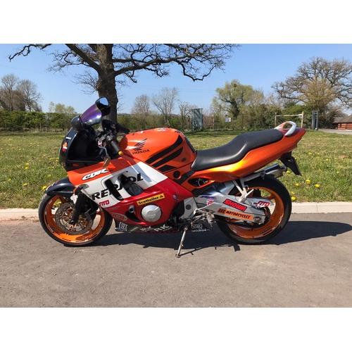 771 - Honda CBR 600F motorcycle. 1988. 599cc. MOT til 02.08.21. Runs and rides. Reg. S293 SNT. V5, keys