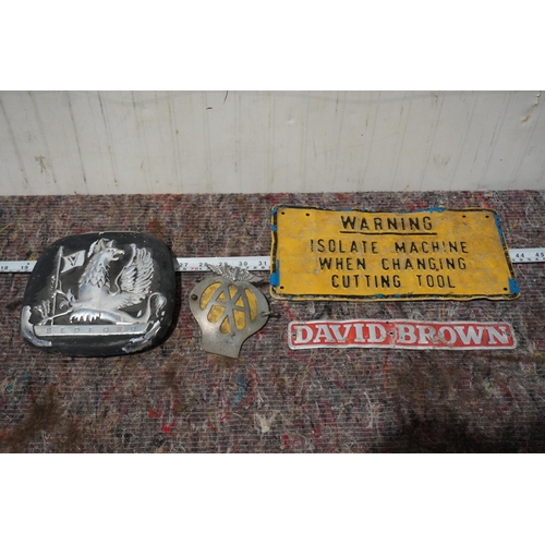 283 - Mixed lot of can and tractor badge/signs