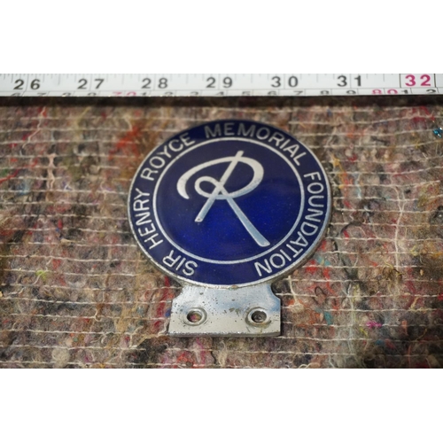 580 - Sir Henry Royce Memorial Foundation car badge