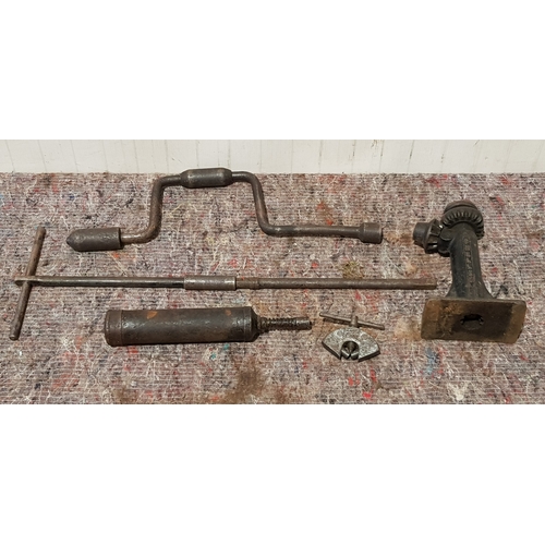 606 - Shelley Bantam car jack, grease gun etc.