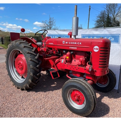 82 - International B450 tractor, early restoration, very good starter, runs and drives very well. Lovely ... 