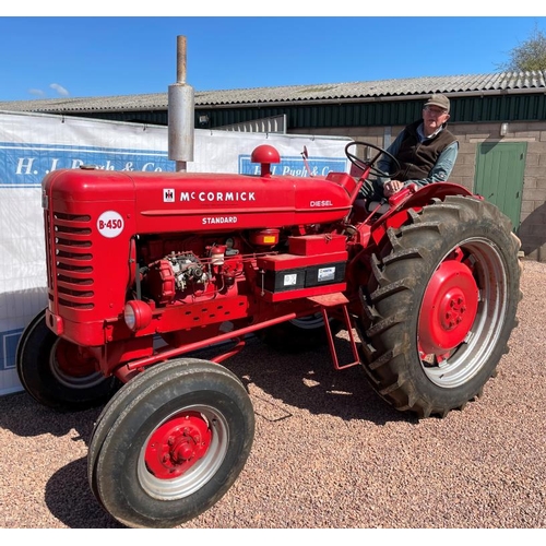 82 - International B450 tractor, early restoration, very good starter, runs and drives very well. Lovely ... 