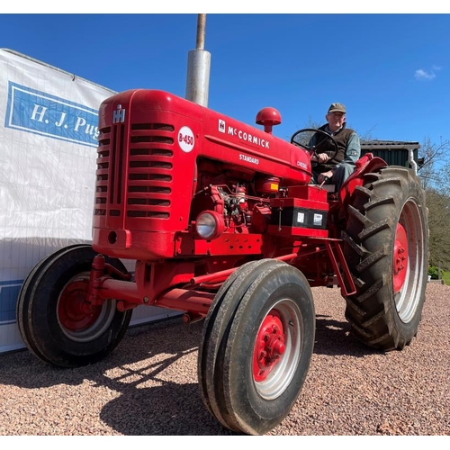 82 - International B450 tractor, early restoration, very good starter, runs and drives very well. Lovely ... 