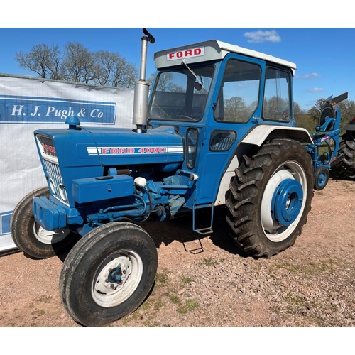 88 - Ford 4000 tractor, power steering, wheel weights, pick up hitch, new rear tyres. Tachometer replaced... 