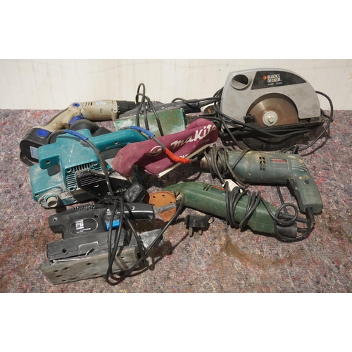 201 - Assorted power tools including Makita belt sander, Bosch sander etc