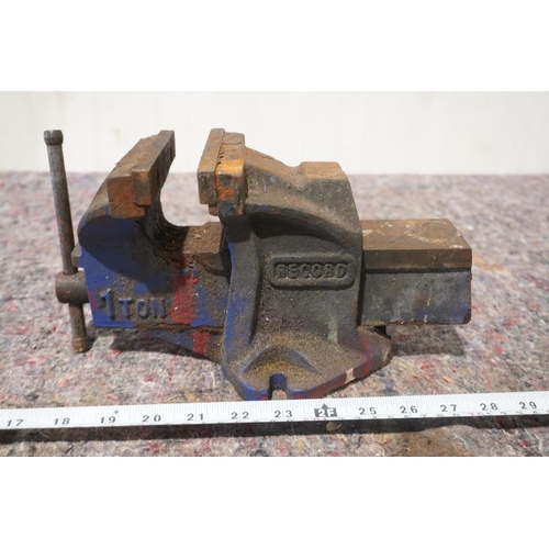 246 - Record 1ton engineers vice