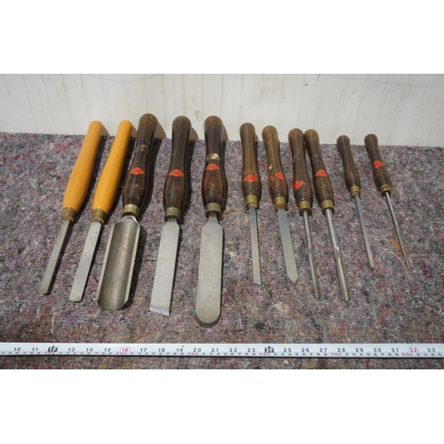 263 - 9 Diamic chisels and gouges and 2 others