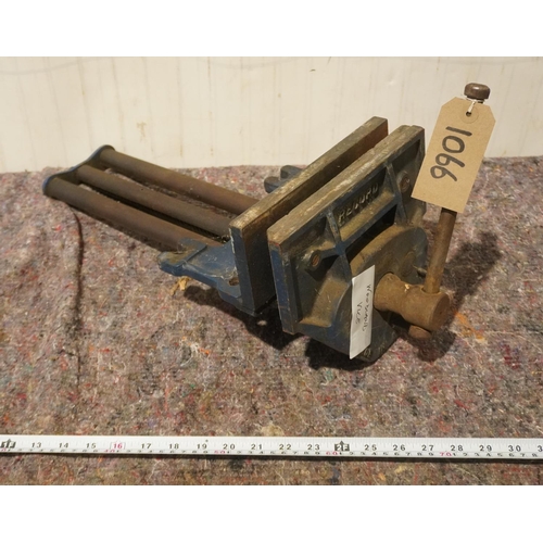 266 - Record No.52 1/2E bench vice