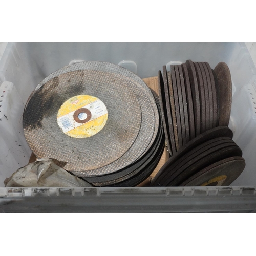 317 - Box of assorted grinding discs