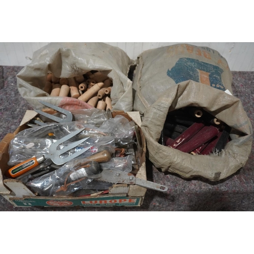 387 - 2 Bags of wooden handles and box of hand forks