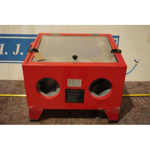 441 - Sandblast cabinet