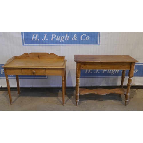 2 Pine side tables
