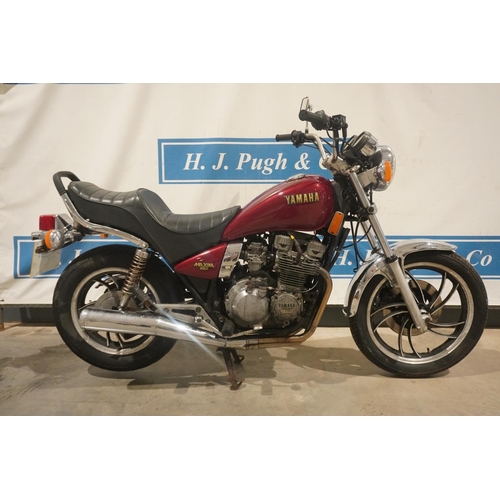 868 - Yamaha Maxim 550 motorcycle. 1995. Runs. MOT until 1/6/22. Imported. Reg. VRH 429W. Keys, V5