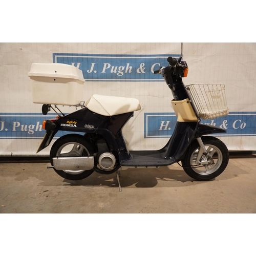 865 - Honda Melody Deluxe moped, 1982, 49cc. Good condition and rare moped. In storage since 1998. Needs a... 