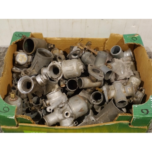 135 - Box of assorted carburettor parts to include AMAL