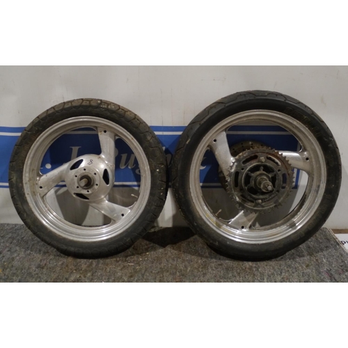 137 - Pair of Yamaha FZR wheels & tyres