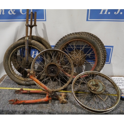 174 - Quantity of assorted wheels, rims & frame parts