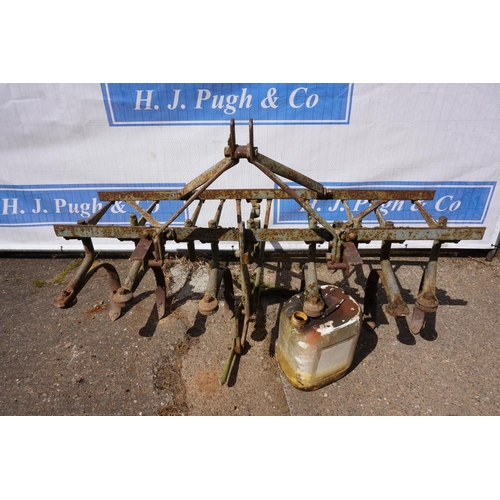 38 - Ferguson spring tine cultivator