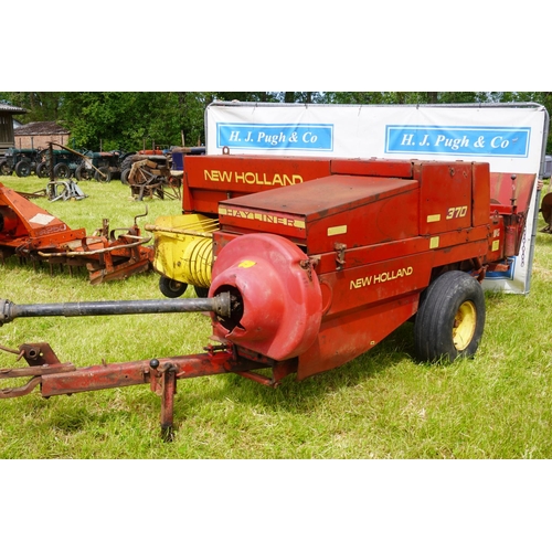 67 - New Holland 370 hayliner baler GWO +VAT