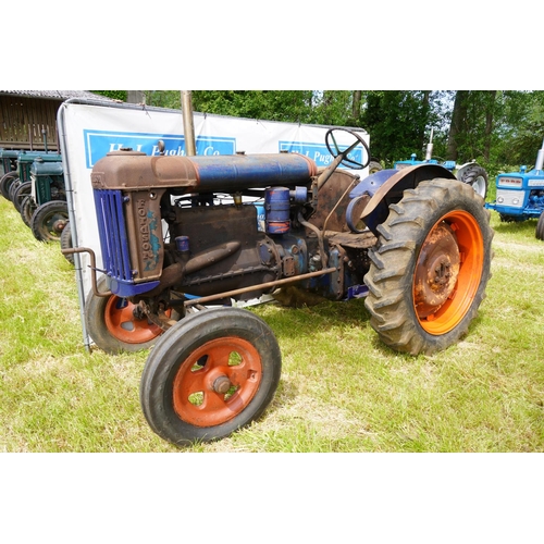 102 - Fordson E27N tractor. 1946. Runs and drives. no foot brake model, handbrake only