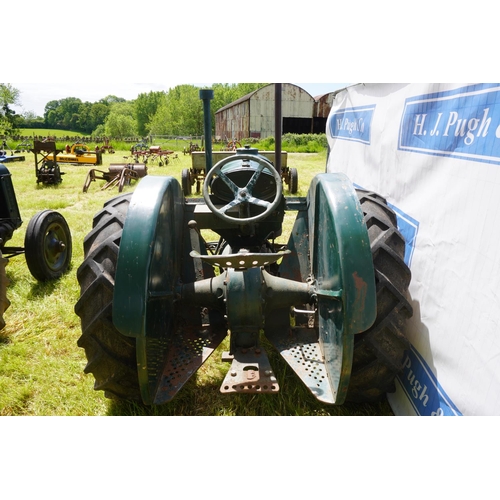 105 - Fordson N green tractor. Narrow wings, pulley, runs and drives